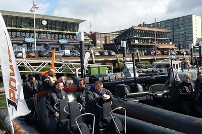 Powerboat varen in Scheveningen